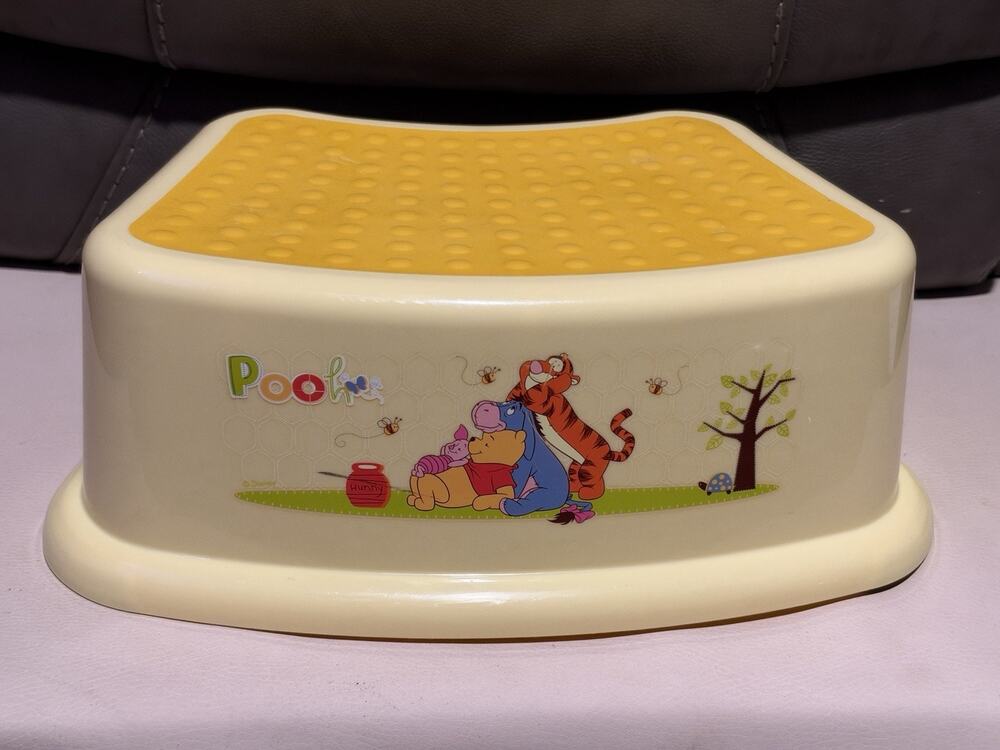 Vtg Rare! Disney WINNIE THE POOH Bathroom Step Stool Yellow Y2K Plastic EUC